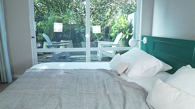 Snapshot of aisha_es chatting on December 17, 2025, 1:05 pm aisha es online show from December 17, 2025, 1:05 pm