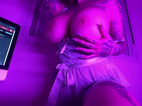 Snapshot of SabrinaRussel chatting on February 20, 2025, 3:01 am SabrinaRussel online show from February 20, 2025, 3:01 am