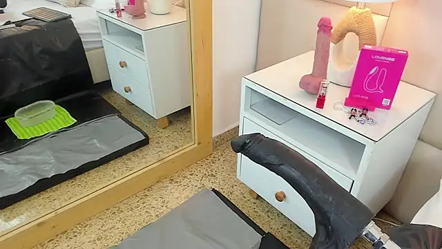 AntoniaRoss  online show from April 10, 2026, 3:08 pm