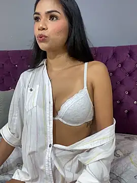 Snapshot of MauraGray chatting on September 27, 2025, 8:48 pm MauraGray online show from September 27, 2025, 8:48 pm