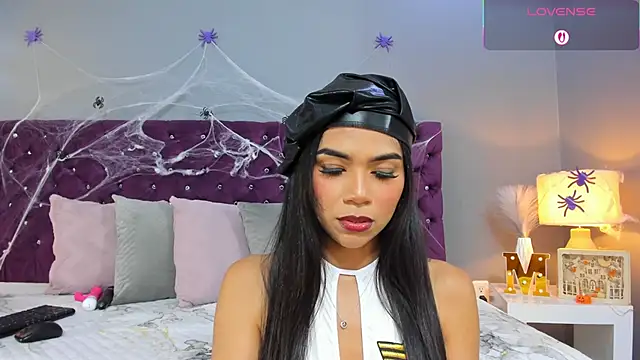 Snapshot of MauraGray chatting on October 27, 2025, 8:21 pm MauraGray online show from October 27, 2025, 8:21 pm