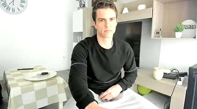 HeteroOli online show from February 7, 2025, 1:43 pm