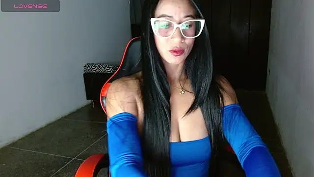 Emiliklauss22 online show from May 24, 2026, 6:52 pm