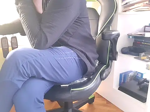 Snapshot of feathersify chatting on September 25, 2025, 6:19 am feathersify online show from September 25, 2025, 6:19 am