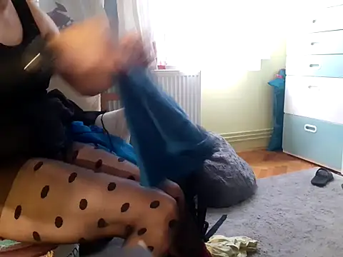 Snapshot of feathersify chatting on October 9, 2025, 5:52 am feathersify online show from October 9, 2025, 5:52 am