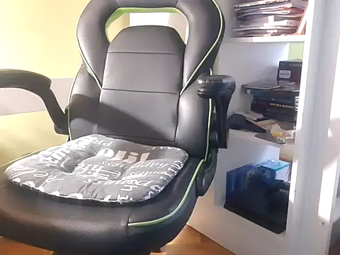 Snapshot of feathersify chatting on September 17, 2025, 5:09 am feathersify online show from September 17, 2025, 5:09 am