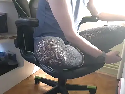 Snapshot of feathersify chatting on November 18, 2025, 6:50 am feathersify online show from November 18, 2025, 6:50 am