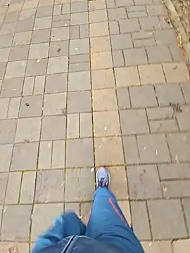 Snapshot of feathersify chatting on December 2, 2025, 8:49 am feathersify online show from December 2, 2025, 8:49 am