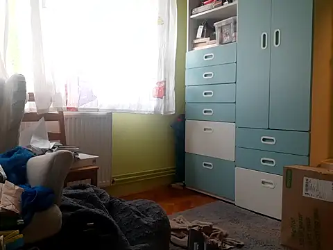 Snapshot of feathersify chatting on October 18, 2025, 10:17 am feathersify online show from October 18, 2025, 10:17 am