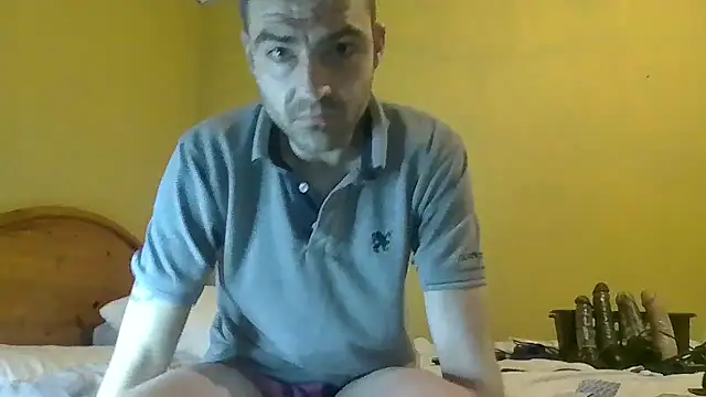 Snapshot of ThatGuyNextDoor1992 chatting on March 4, 2025, 6:37 am ThatGuyNextDoor1992 online show from March 4, 2025, 6:37 am