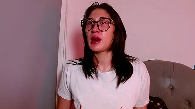 Snapshot of Red-moon1 chatting on December 3, 2025, 6:36 am Red-moon1 online show from December 3, 2025, 6:36 am