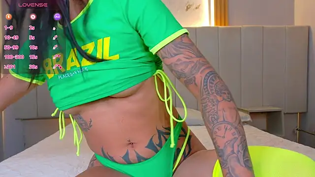 Snapshot of Megan_browns1 chatting on November 7, 2025, 1:04 pm Megan browns1 online show from November 7, 2025, 1:04 pm