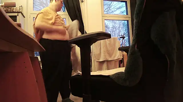 chubbysmallcockxh online show from February 23, 2026, 4:40 pm