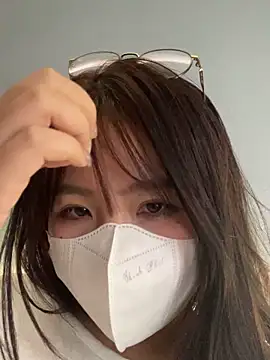 Onee-Chew online show from April 21, 2026, 2:51 am