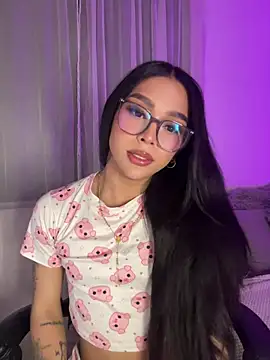 Samantha Bernardo online show from April 19, 2026, 5:19 am