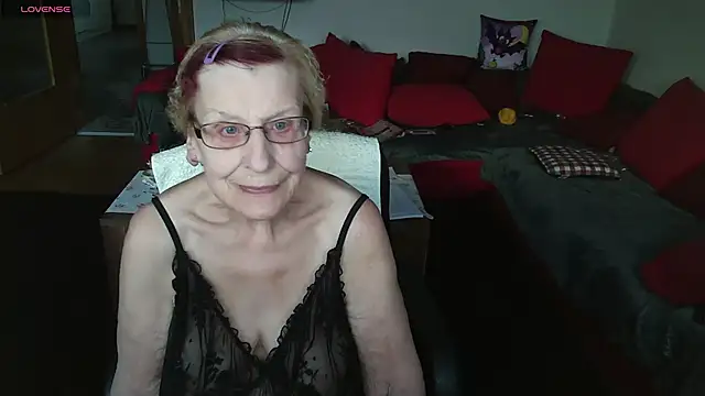 HeisseomaOriginal online show from November 17, 2025, 8:07 am