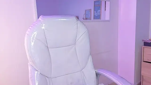 bluee hazell online show from October 28, 2025, 12:15 pm