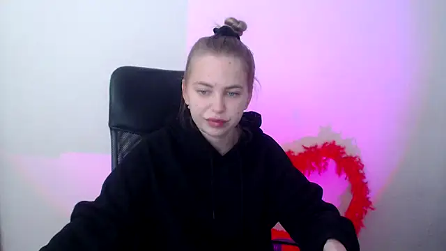 klerkarina online show from October 22, 2025, 5:18 am