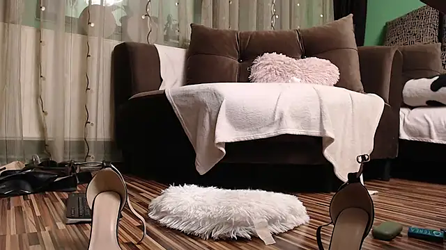 lovingfeetheels online show from October 13, 2025, 6:37 am