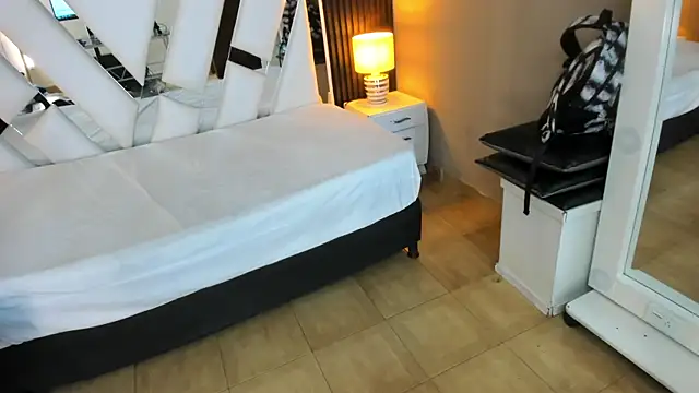 Linda4Petite online show from December 15, 2025, 6:03 pm