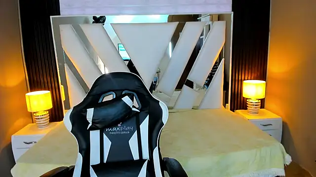 Linda4Petite online show from December 19, 2025, 6:10 pm