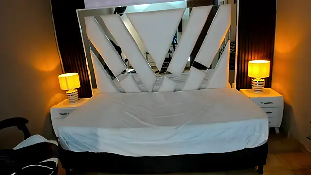 Linda4Petite online show from February 9, 2026, 6:06 pm