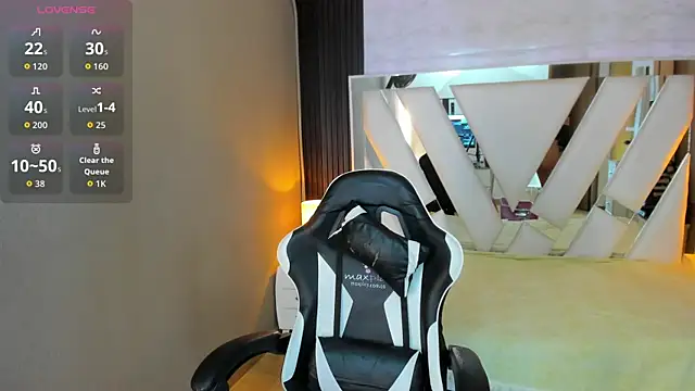 Linda4Petite online show from March 28, 2026, 6:42 pm