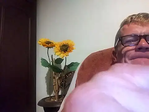 Snapshot of Robertino21cm chatting on October 24, 2025, 4:22 am Robertino21cm online show from October 24, 2025, 4:22 am