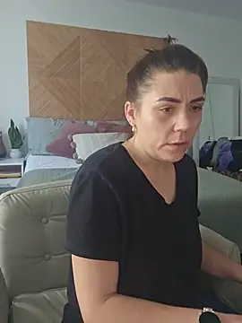 Ellie-L-Elizabeth online show from May 22, 2026, 3:21 pm