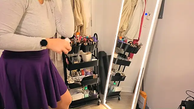 Ellie-L-Elizabeth online show from November 28, 2025, 3:34 pm