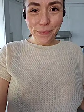 Ellie-L-Elizabeth online show from February 14, 2025, 9:21 pm