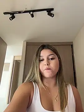 lunablossom  online show from February 27, 2026, 8:08 pm