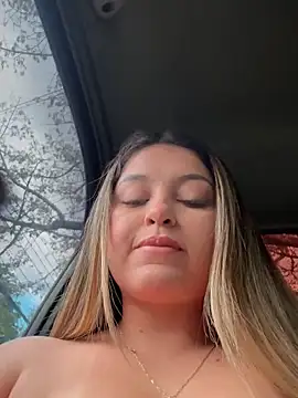 lunablossom  online show from December 4, 2025, 8:52 pm