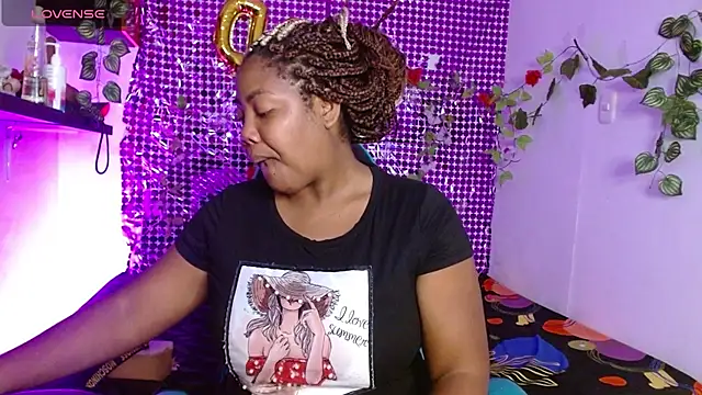 Snapshot of niawk_ chatting on November 21, 2025, 1:43 pm niawk online show from November 21, 2025, 1:43 pm