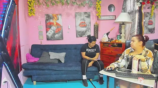 lesbiancuple online show from April 22, 2026, 12:12 pm