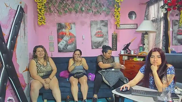 lesbiancuple online show from April 23, 2026, 12:29 pm