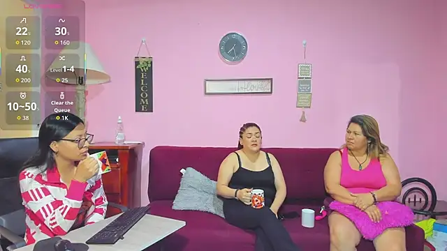 lesbiancuple online show from October 8, 2025, 12:28 pm