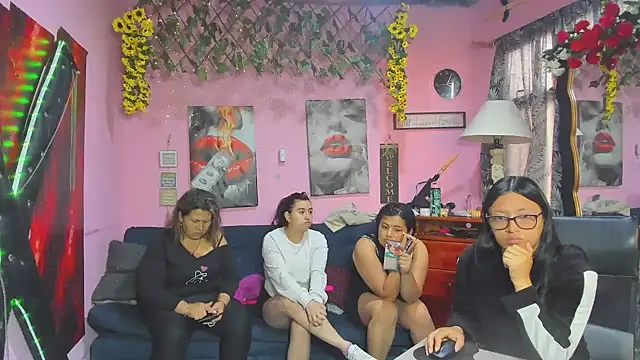 lesbiancuple online show from April 18, 2026, 12:18 pm