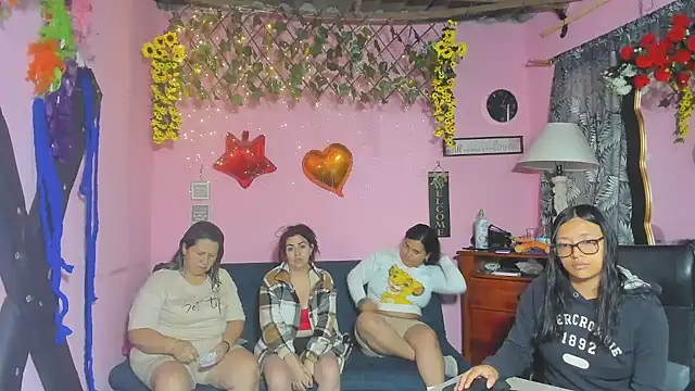 lesbiancuple online show from March 28, 2026, 11:33 am