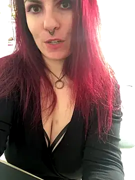 Snapshot of LunaMoongirl chatting on November 4, 2025, 2:32 pm LunaMoongirl online show from November 4, 2025, 2:32 pm