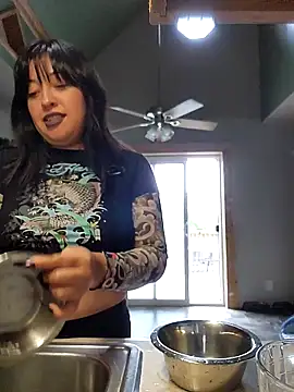 AriannaPena online show from October 5, 2025, 9:49 pm