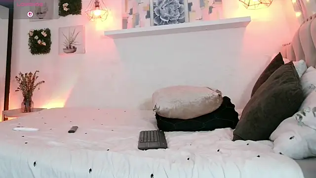 Dulce Morrys online show from September 12, 2025, 2:28 pm