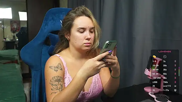 Snapshot of Sandra_SW_ chatting on November 27, 2025, 3:56 pm Sandra SW online show from November 27, 2025, 3:56 pm