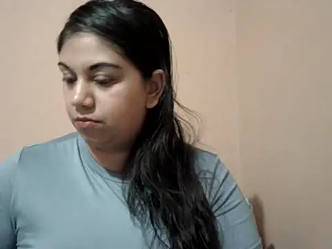 Snapshot of bellachow10 chatting on July 15, 2026, 8:21 am bellachow10 online show from July 15, 2026, 8:21 am