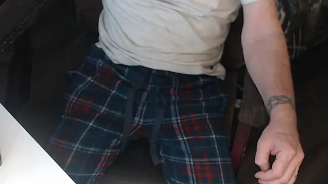 QueenDenizeAndTheCaptain online show from November 7, 2025, 2:32 pm