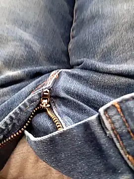 mickzizi online show from February 4, 2025, 12:44 pm