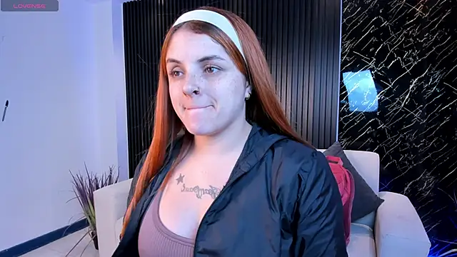 kimbrownn online show from December 18, 2025, 12:42 pm