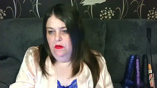 HouseWifeWhore Milf online show from April 16, 2026, 12:11 am