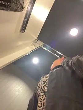 CrazzyChicks online show from October 22, 2025, 7:19 am