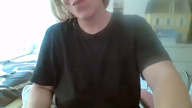 Snapshot of BondageGirl35 chatting on March 25, 2026, 4:50 pm BondageGirl35 online show from March 25, 2026, 4:50 pm